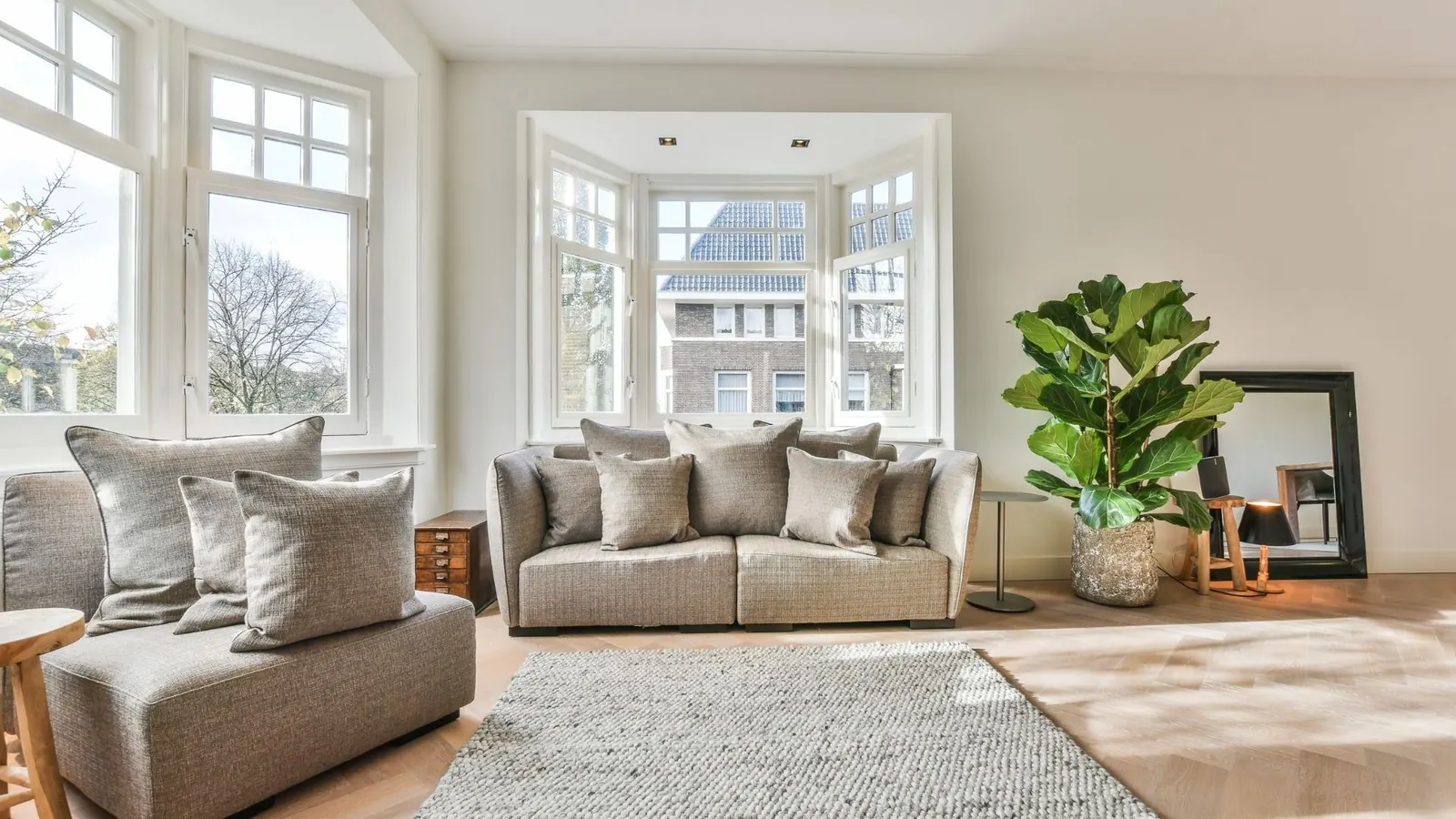 Estate management for bright Chicago IL residence