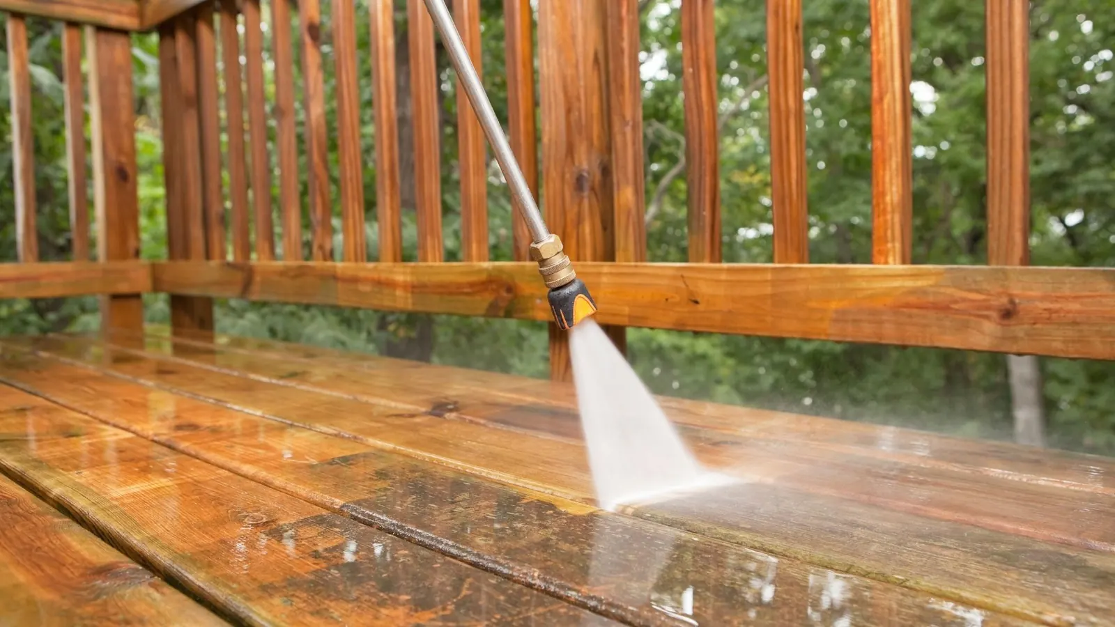 Pressure washing deck cleaning in Chicago IL